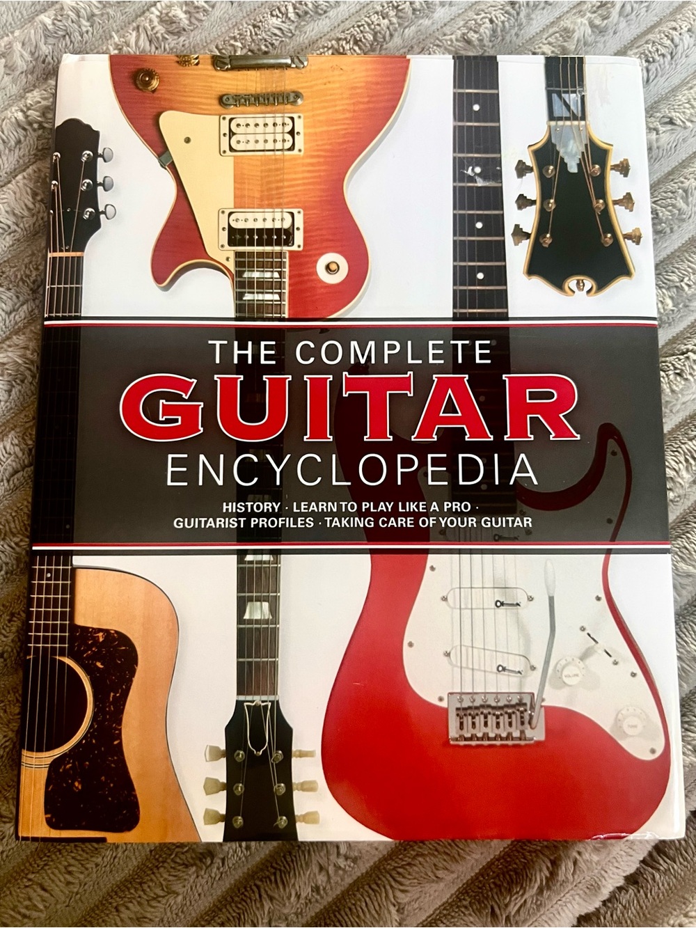 The Complete Guitar Encyclopedia – Black Hardcover Book